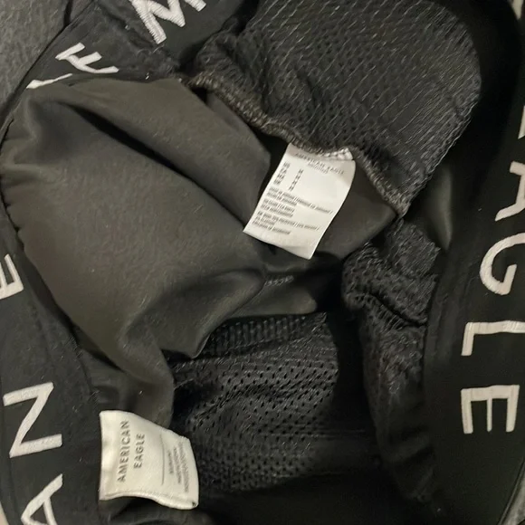 American Eagle Men’s Joggers, Charcoal Gray in color, zip pockets 2 front 1 back - Picture 5 of 5